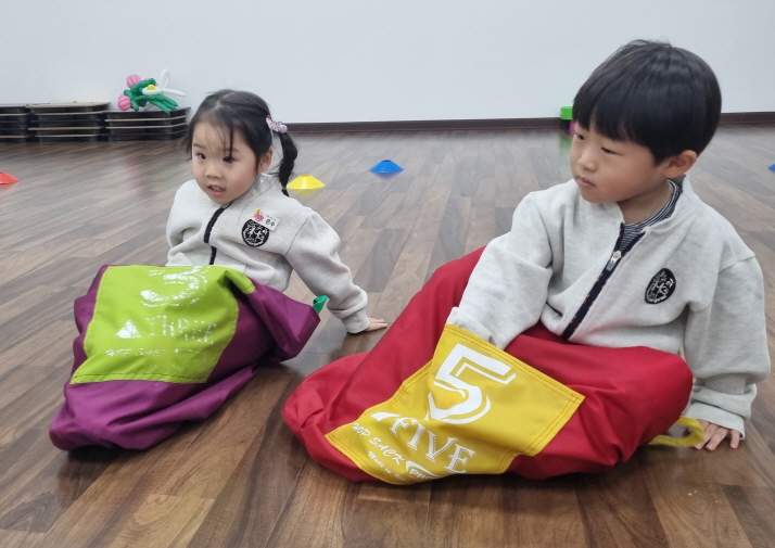 신나는 체육시간 공을 잡아요~